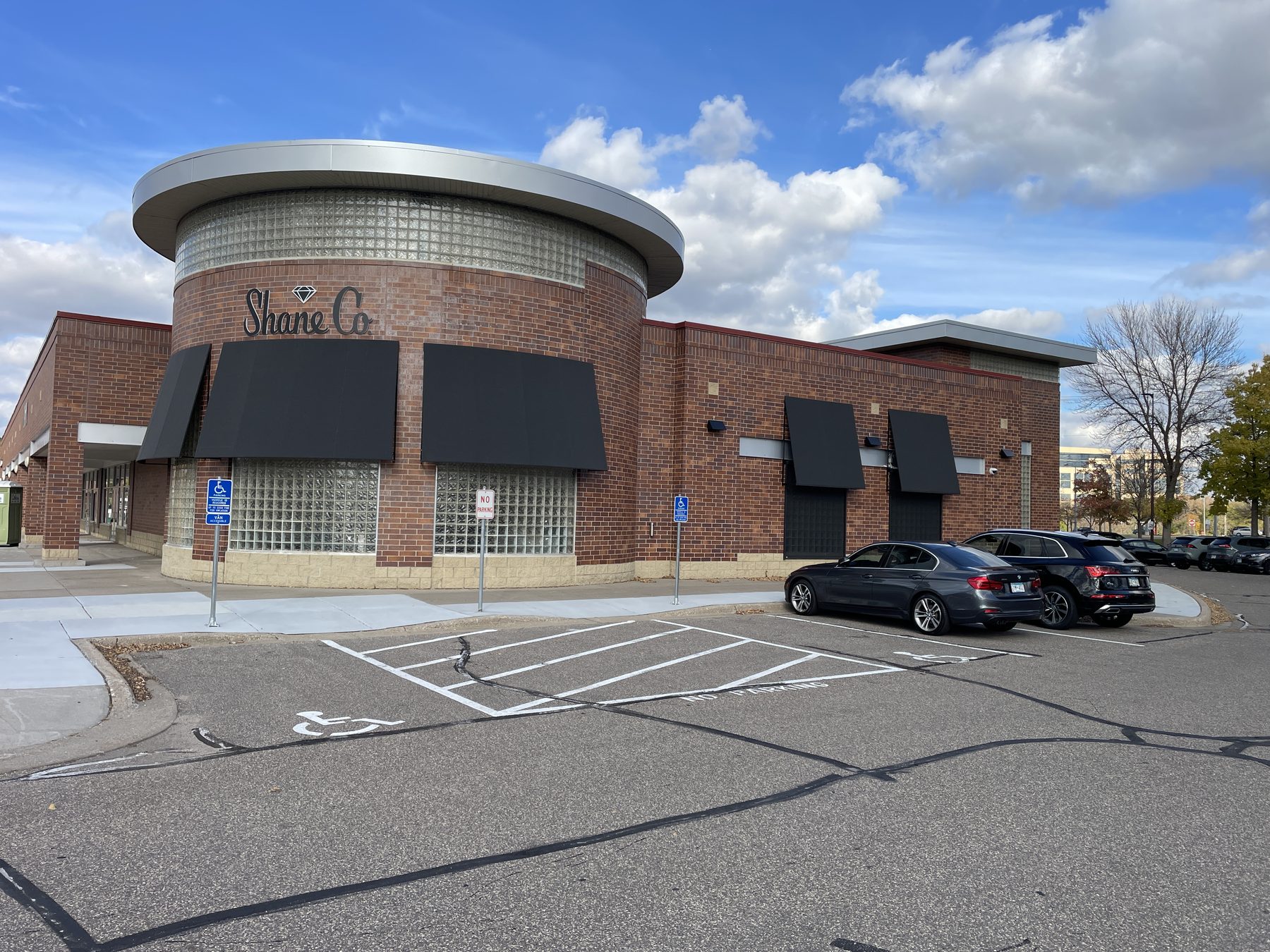 Single-story retail center