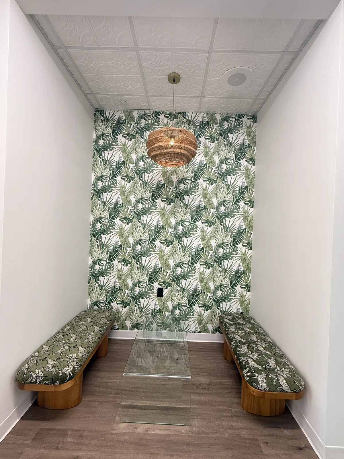 Seating alcove with patterned wallcovering and benches